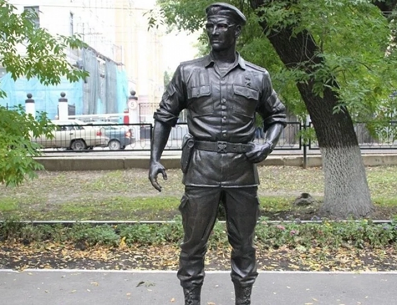 Памятник Генералу Анатолию Романову
