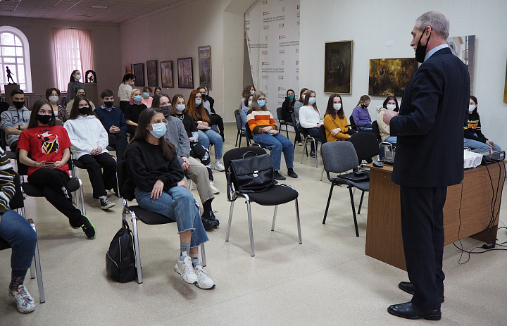 В Саратовском художественном училище имени А.П. Боголюбова проведен правовой лекторий по антитеррору