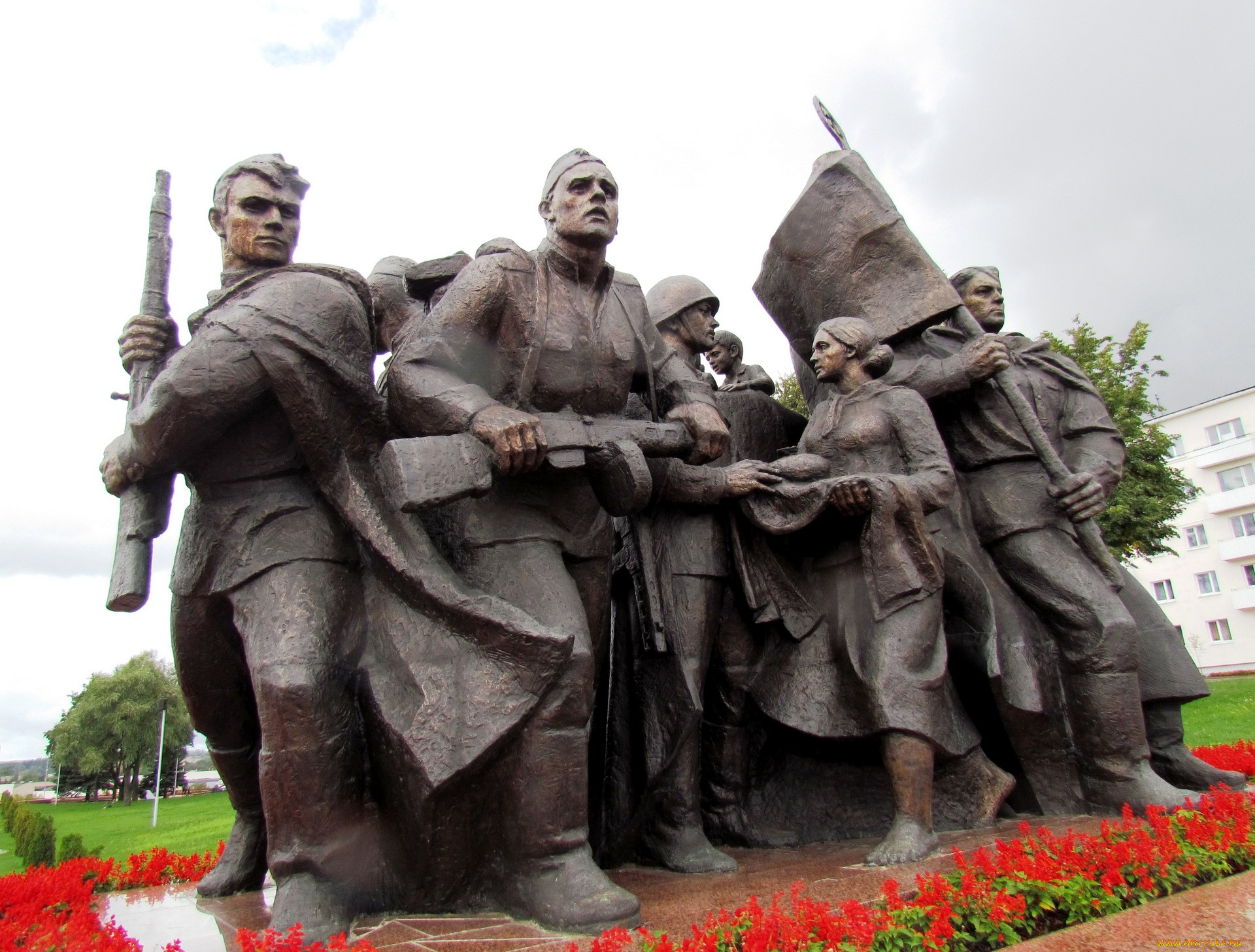 Фото памятников вов 1941 1945 цветные