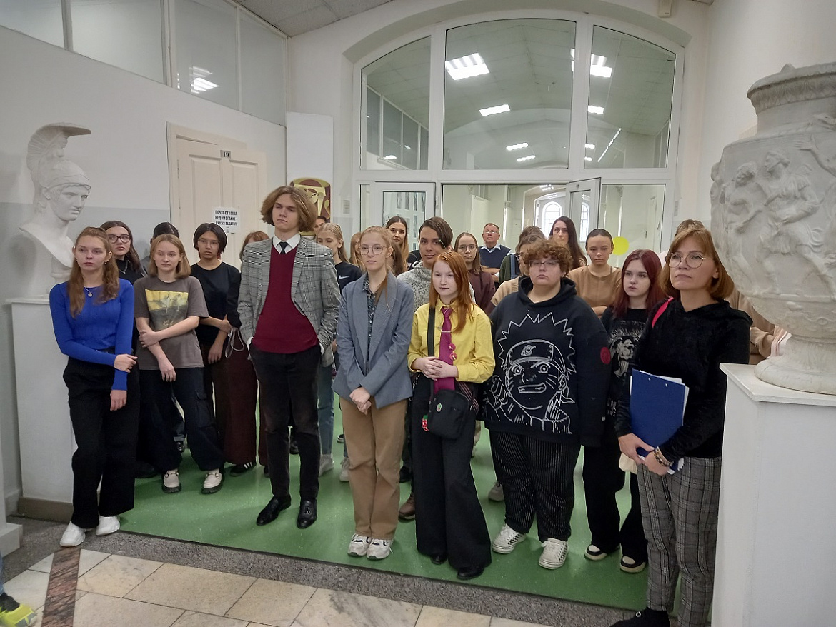 Выставка по итогам конкурса по композиции «Натюрморт о человеке» среди студентов 1-3 курсов специальность «Дизайн»