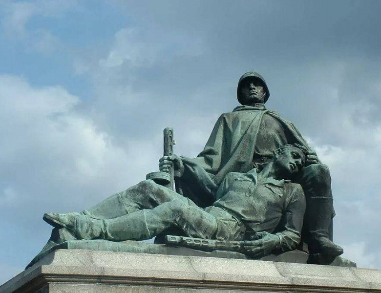 Виртуальная выставка "Подвиг в камне и бронзе"