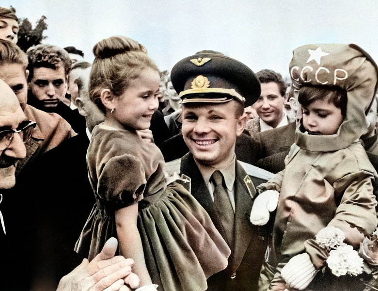 Архивная фотовыставка «Дорога в космос»