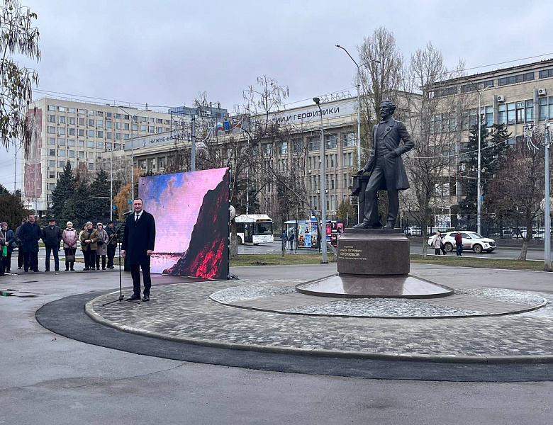 В Сердце Саратова: Торжественное Открытие Памятника Алексею Петровичу Боголюбову