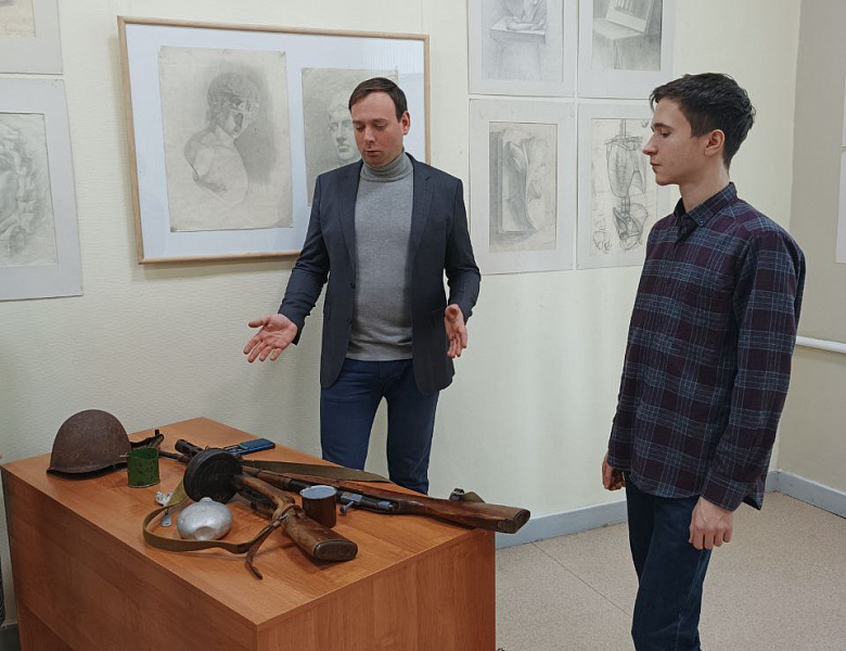Навеки в памяти героев имена