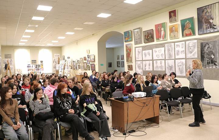 Сотрудники аппарата АТК в области провели профилактическое мероприятие для студентов художественного училища
