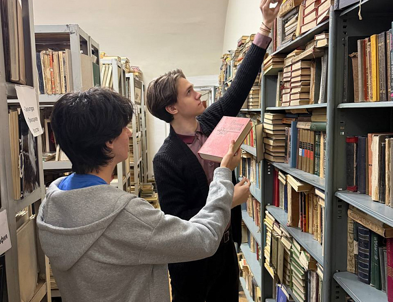 Акция «Будь здорова, книжка!»