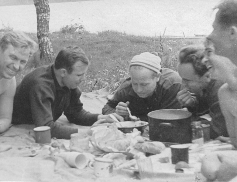 Архивная фотовыставка «Дорога в космос»