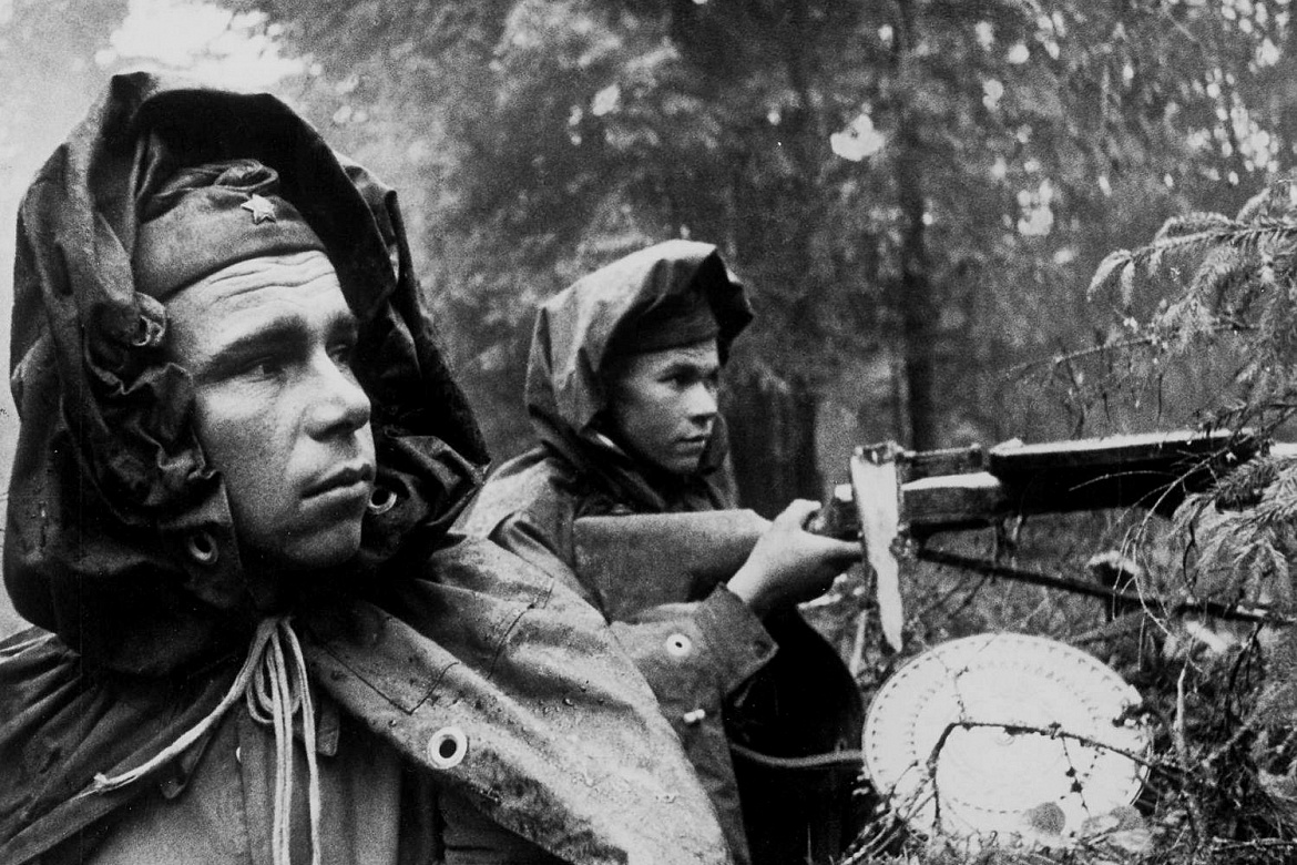 Выставка фотохроники «Военные годы» к 80-летию Победы в Великой Отечественной войне 1941-1945 гг. и Году Защитника Отечества 