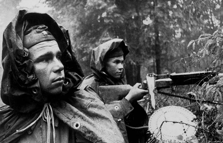 Выставка фотохроники «Военные годы» к 80-летию Победы в Великой Отечественной войне 1941-1945 гг. и Году Защитника Отечества 