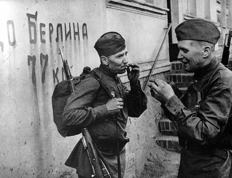 Выставка фотохроники «Военные годы» к 80-летию Победы в Великой Отечественной войне 1941-1945 гг. и Году Защитника Отечества 