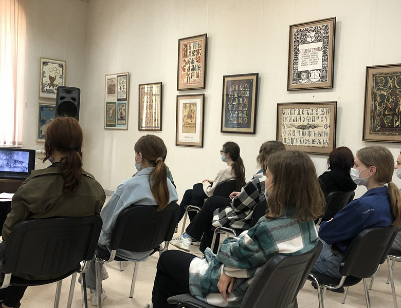 Литературно-музыкальная композиция «Все начинается с любви…» к 90-летию со дня рождения Р. Рождественского.