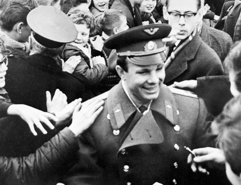 Архивная фотовыставка «Дорога в космос»
