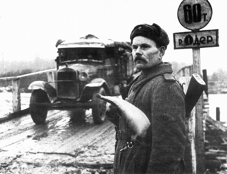 Выставка фотохроники «Военные годы» к 80-летию Победы в Великой Отечественной войне 1941-1945 гг. и Году Защитника Отечества 
