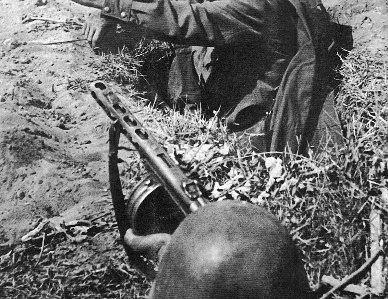 Выставка фотохроники «Военные годы» к 80-летию Победы в Великой Отечественной войне 1941-1945 гг. и Году Защитника Отечества 