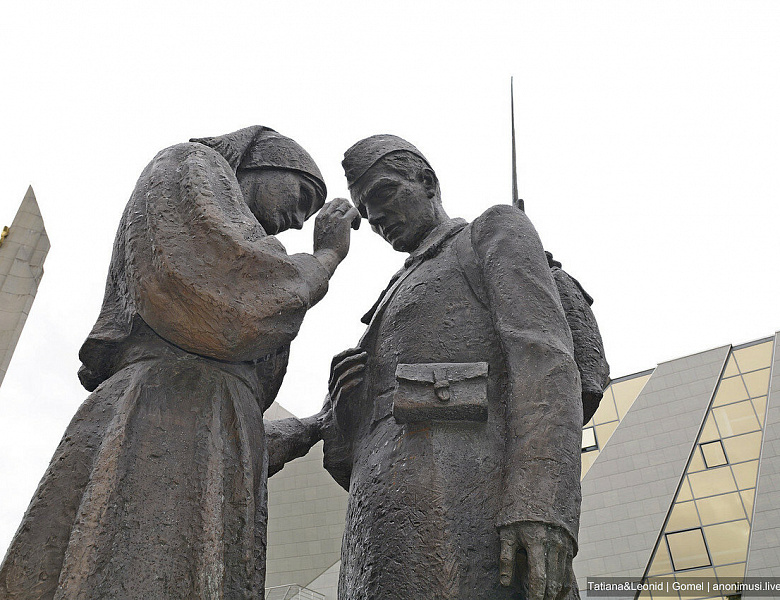 Виртуальная выставка "Подвиг в камне и бронзе"