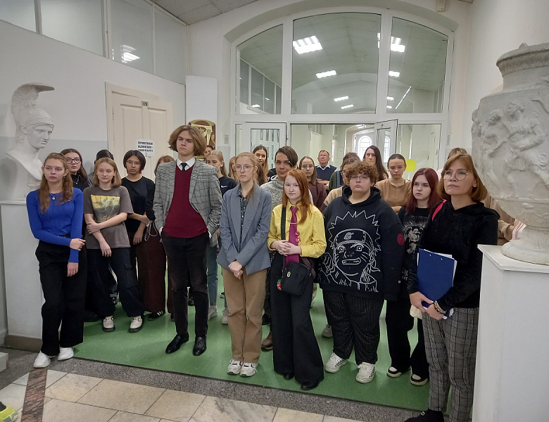 Выставка по итогам конкурса по композиции «Натюрморт о человеке» среди студентов 1-3 курсов специальность «Дизайн»