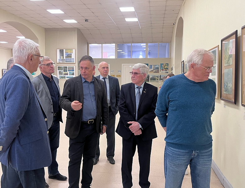Выставочные проекты «Рождение образа» и «Краски Крыма» продолжают экспонироваться в Боголюбовском училище